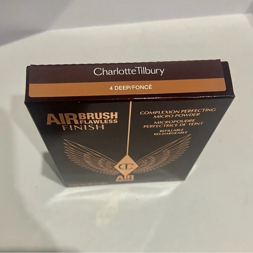 Charlotte Tilbury Gold Compact with Airbrush Flawless Finish